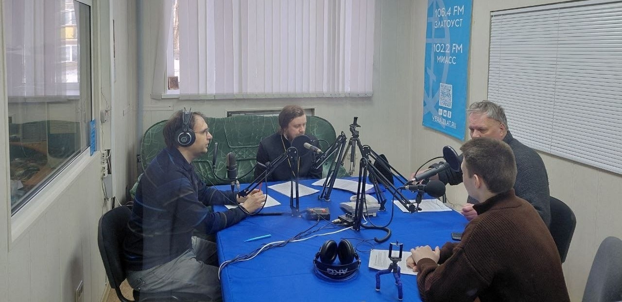 ЕПИСКОП СЕРАФИМ ПОСЕТИЛ СТУДИЮ «РАДИО ВЕРА. ЮЖНЫЙ УРАЛ»